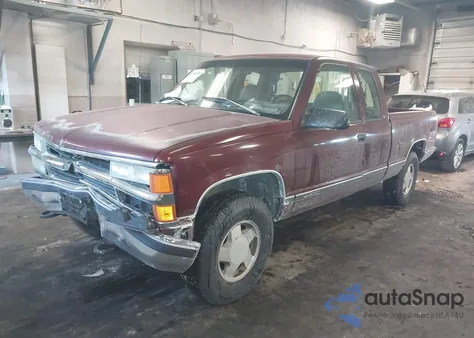 1999 Chevrolet K1500 Ls z USA, uszkodzony, nr VIN 1GCEK19R6XR112458
